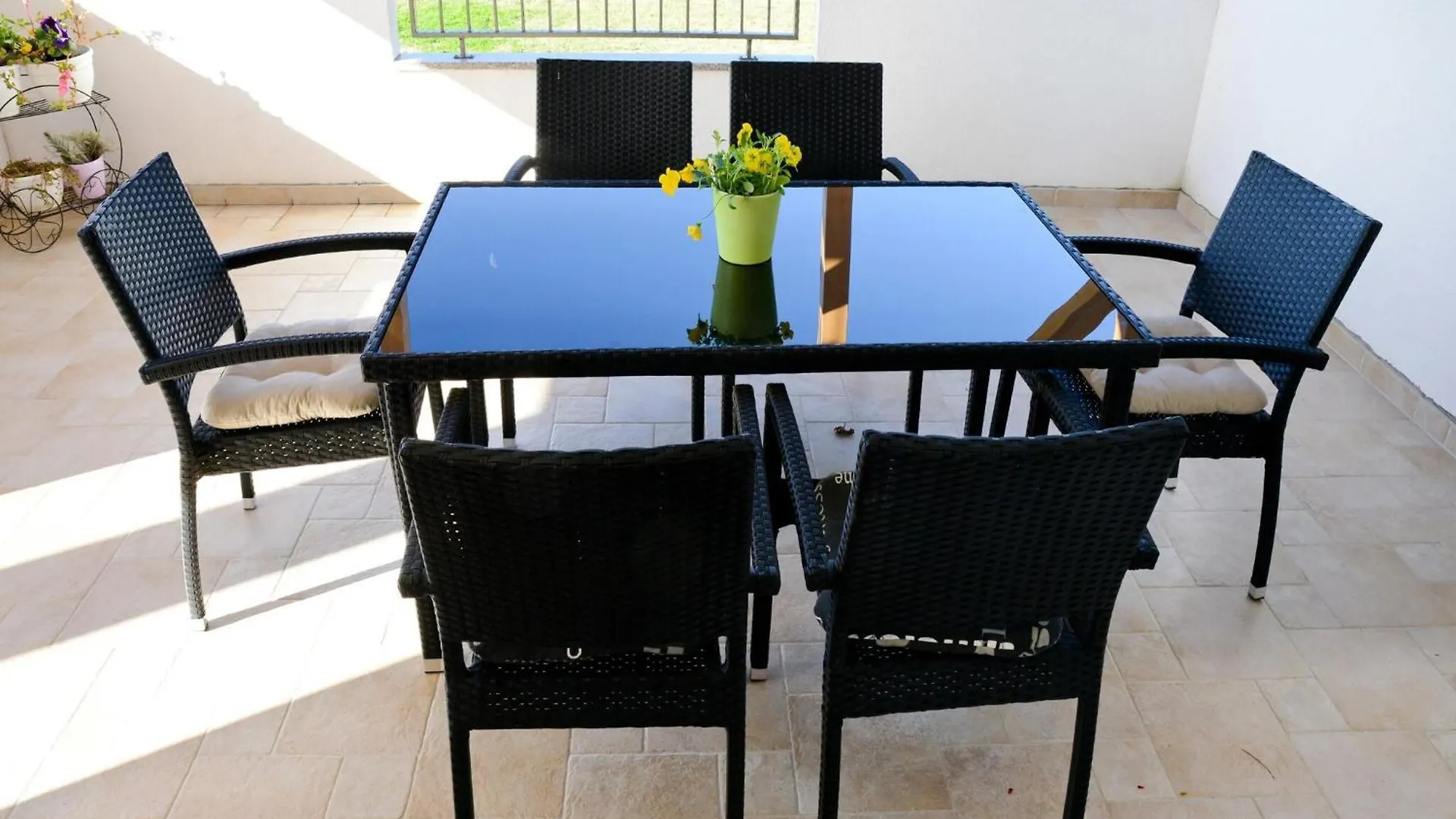 Ljubač Tasteful Apartment Landscaped Garden