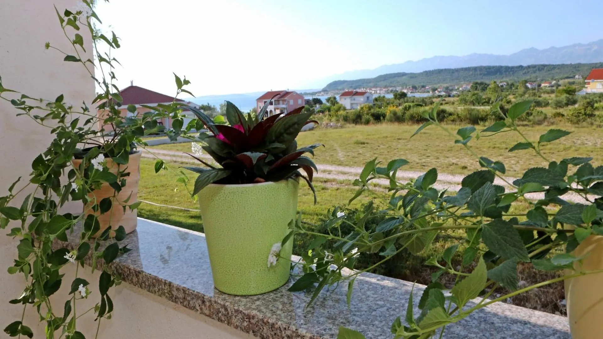 Ljubač Tasteful Apartment Landscaped Garden